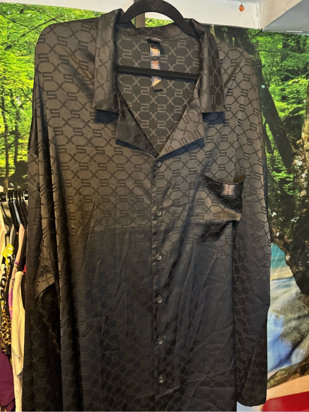 Fenty XL Men's Black Patterned Button-Up Shirt - Picture 2 of 10